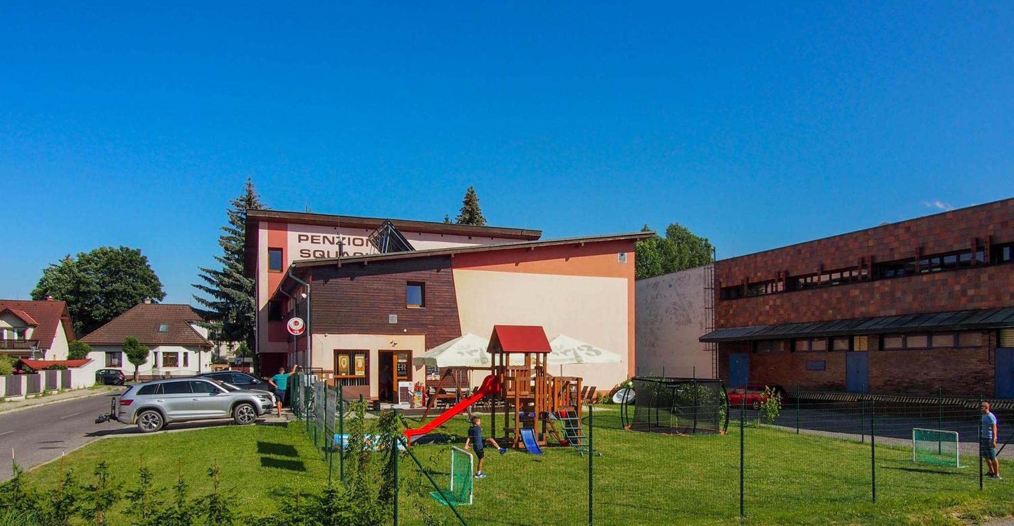 Hotel Penzion Squash à Liptovský Mikuláš Extérieur photo